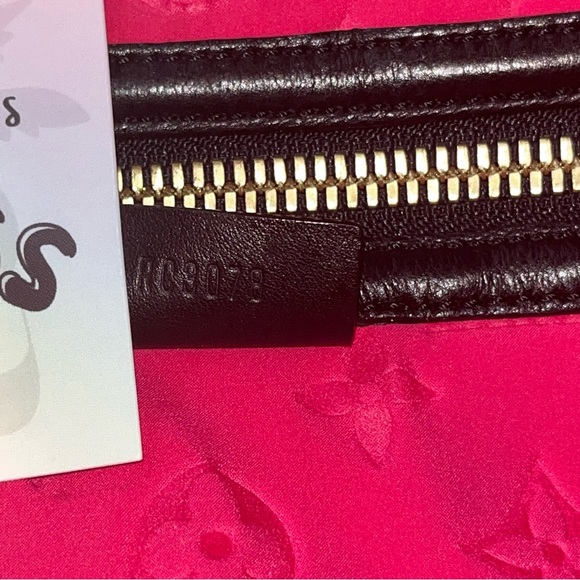 Louis Vuitton: Limited Edition Neoprene Scuba LV Monogram MM Tote Bag (Fuchsia) - Picture 16 of 17